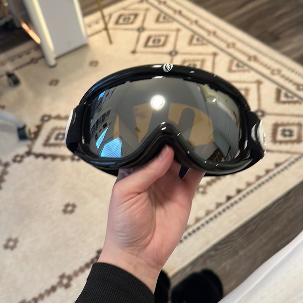 Snow goggles